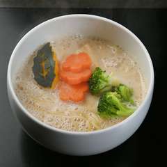 京都伝統の白味噌と米麹、豆乳ベースのビーガンスープを使用『KYOTO VEGAN NOODLE』