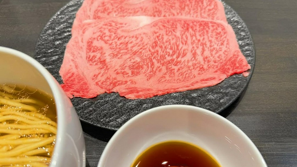 贅沢なひとときを堪能できる『黒毛和牛サーロインラーメン（1日10食限定）』