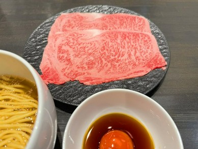 贅沢なひとときを堪能できる『黒毛和牛サーロインラーメン（1日10食限定）』