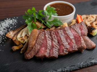 やわらかな肉の旨み・甘みを満喫できる逸品『黒毛和牛A5ランクステーキ』　