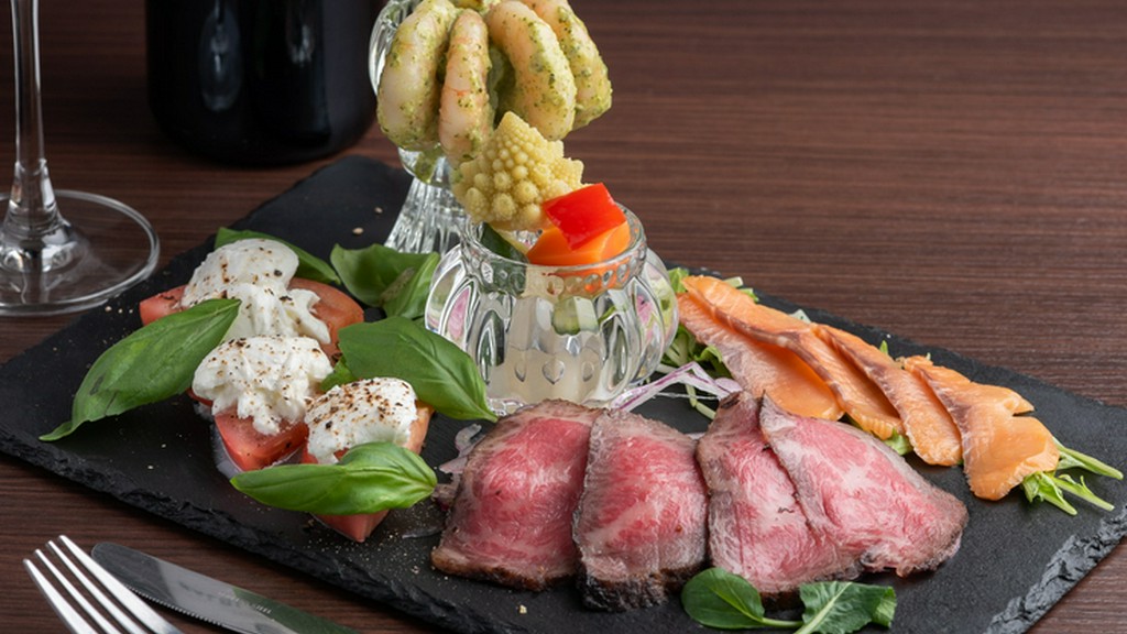 お店の看板メニュー『前菜5種盛り合わせ』　