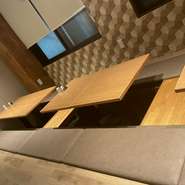 繋げると、16名様ぐらいの宴席可能です。