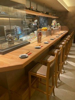 調理風景が楽しめる活気溢れるカウンター席がおすすめです！