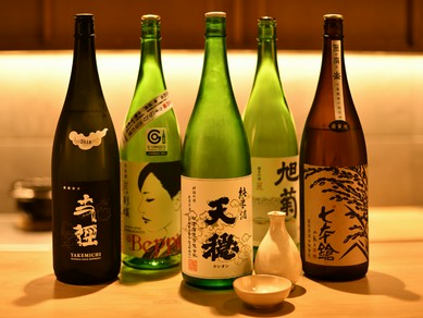 料理にそっと寄り添う、利き酒師である女将が厳選した日本酒
