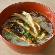 そうめんは奈良の三輪素麺。喉ごしのよい一番細いものを使用