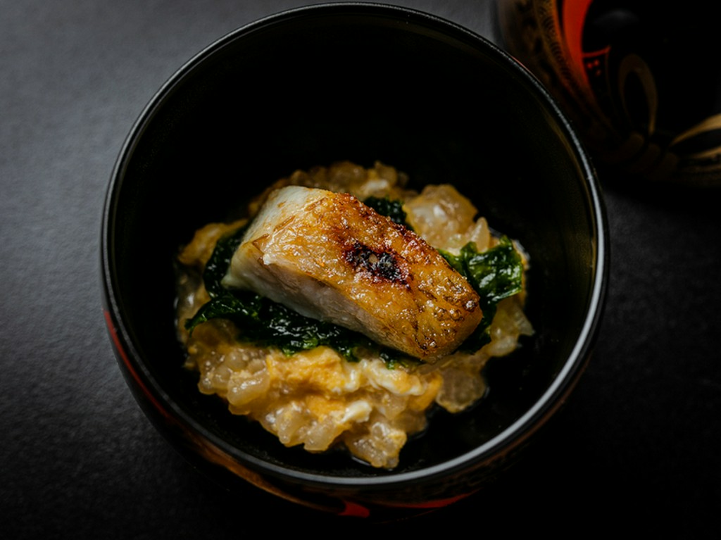 赤酢の酢飯によって、まろやかさが引き出された『のどぐろの雑炊』