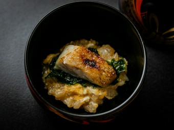 赤酢の酢飯によって、まろやかさが引き出された『のどぐろの雑炊』