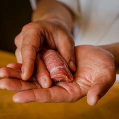 長年の信頼関係によりやま幸のマグロを仕入れている