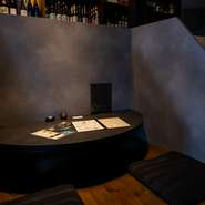 料理とお酒をゆっくり味わう大人の空間を演出してくれる【新潟正芳】。飲み放題付きのコース料理は、大切な会食や堅苦しくない接待やに喜ばれることでしょう。県外からのゲストを招いての食事の席にも最適です。