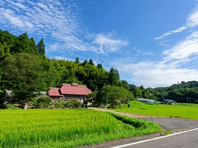 まるでジブリの世界！大きな窓から丸森の自然を楽しめます