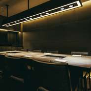 会食や商談など、ビジネスシーンにふさわしい焼肉店です。日本が誇る黒毛和牛のおいしさは、海外ゲストにも喜ばれる秀逸さ。高いホスピタリティを持ったスタッフが全面的にサポートしてくれます。

