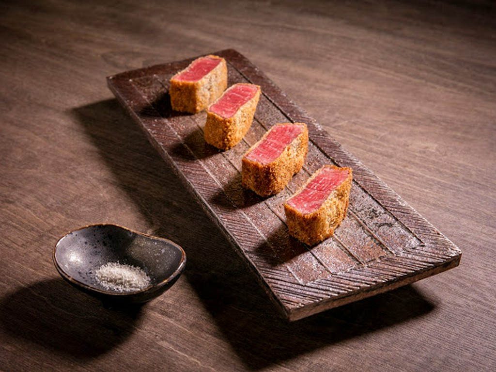 訪れるゲストから、多くのリピートオーダーを獲得している『Aコース　ヒレカツ』