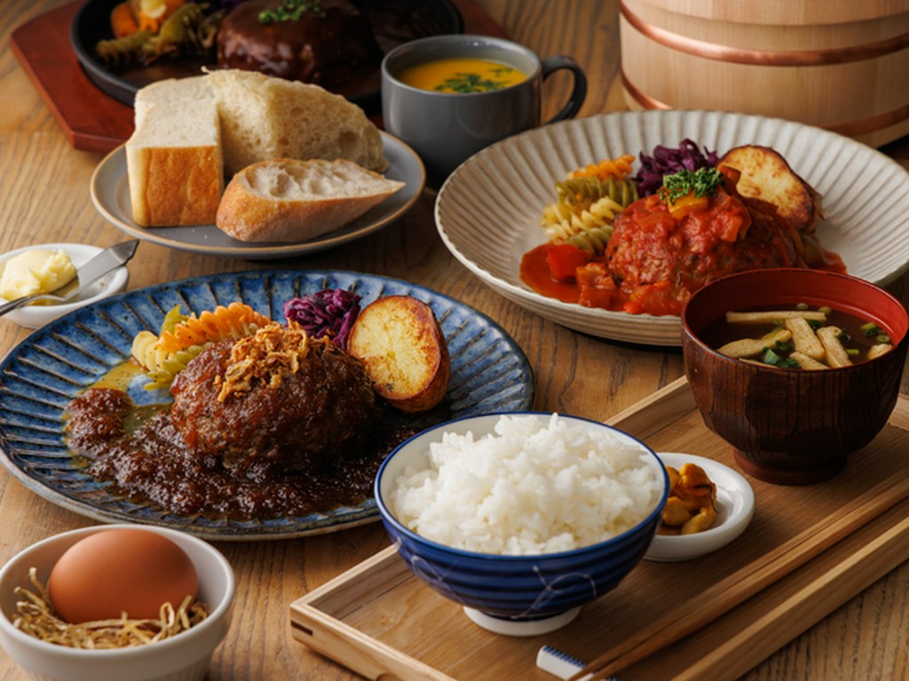 ご飯やスープ等の食べ放題＋選べるメインのコースも必見