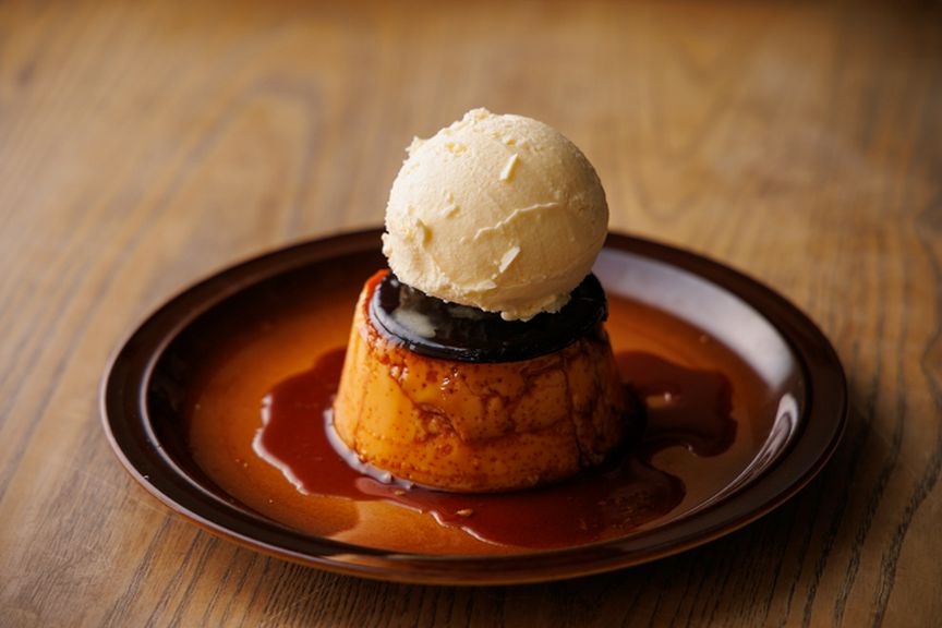 食後のスイーツに『レトロプリン　バニラアイス添え』