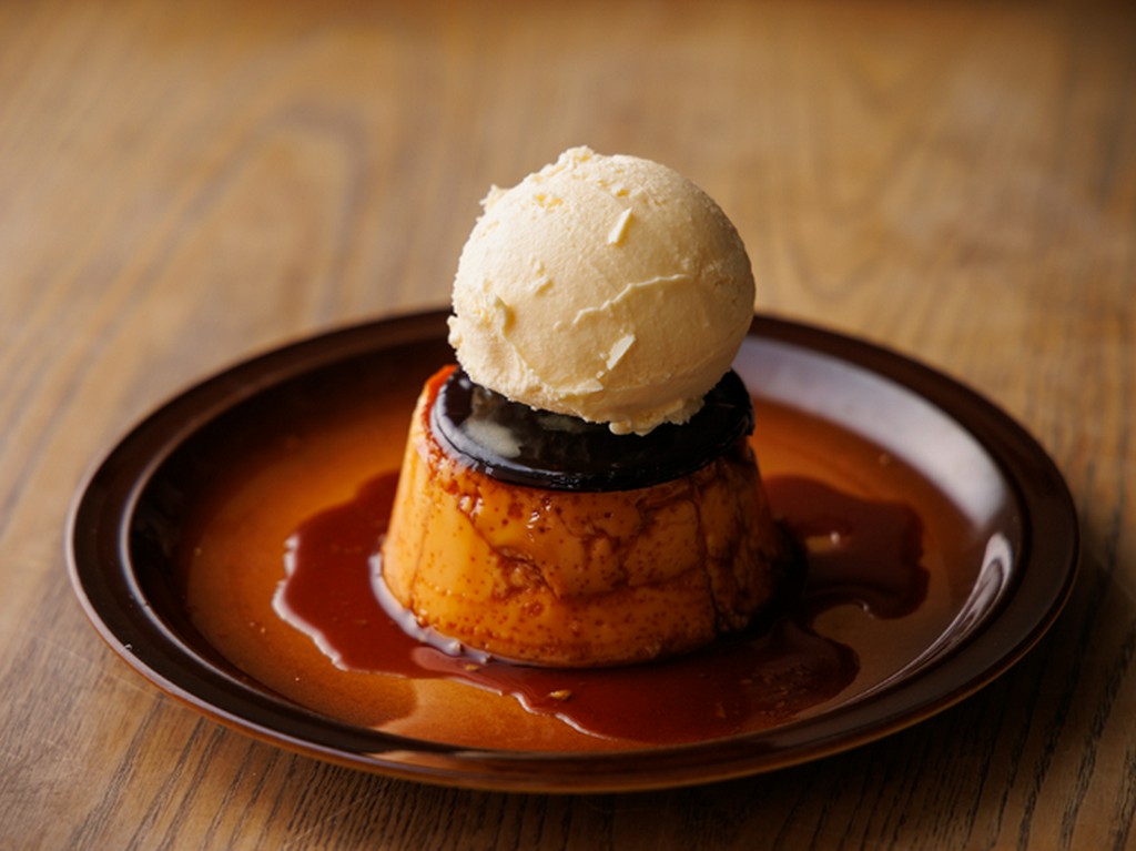 食後のスイーツに『レトロプリン　バニラアイス添え』