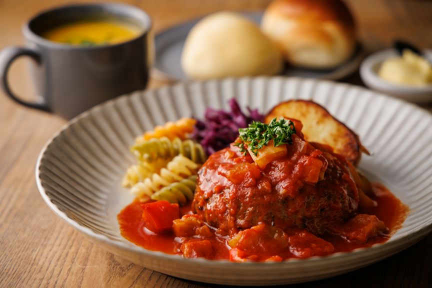 爽やかな酸味&辛さのソース『トマトチリハンバーグ』