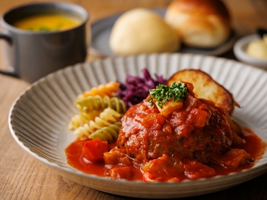 爽やかな酸味＆辛さのソース『トマトチリハンバーグ』