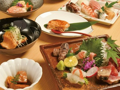 接待や家族で集まり、おまかせコースを個室で堪能