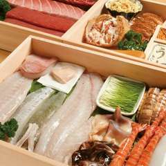 選びやすく手に取りやすく、ずらり並べた『旬の魚』