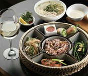 ・海老と豚肉の生春巻
・青パパイヤサラダ
・ごはん(キヌアと黒米入)
・鶏肉ライム葉焼
・空芯菜炒め
・鶏肉のフォー(ハーフ)
・選べるドリンク※お一つお選びください
・選べるデザート※お一つお選びください