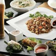 ・生春巻き／揚げ春巻き／蒸し春巻プレート
・本日のベトナムチャーハン
・鶏肉のフォー（ハーフ）
・選べるドリンク　※お一つお選びください
・選べるデザート　※お一つお選びください