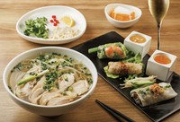・生春巻き/揚げ春巻き/蒸し春巻プレート
・選べるフォー(鶏肉/野菜) ※お一つお選びください
・選べるドリンク ※お一つお選びください
・選べるデザート ※お一つお選びください