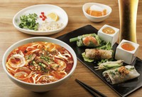 ・生春巻き/揚げ春巻き/蒸し春巻プレート
・ブンボーフエ(細米麺のピリ辛牛スープ麺)
・選べるドリンク ※お一つお選びください
・選べるデザート ※お一つお選びください