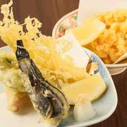 地産地消を大切にしながら、良い食材は九州や東京からも入荷しています。漁師の方から直で入荷する春と秋の新鮮な「シャコ」や「コーン」、「アスパラ」など、北海道だからこそのおいしい食材もたっぷりと。
