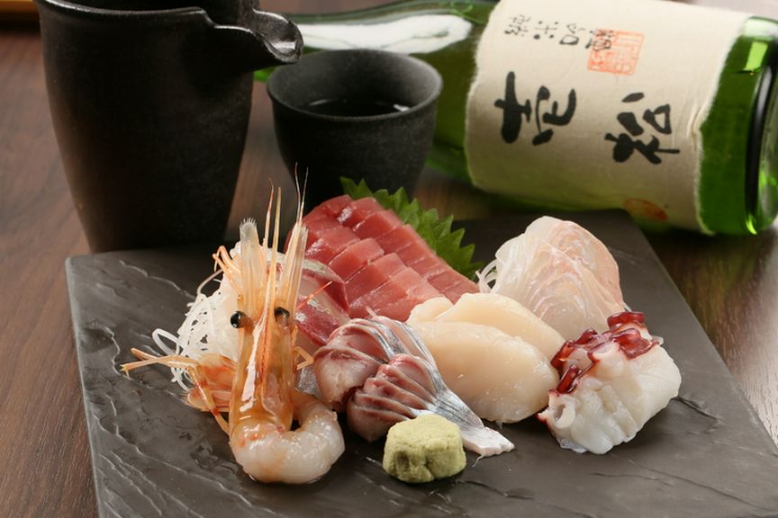 厳選された日本酒や焼酎で、料理をさらにおいしく