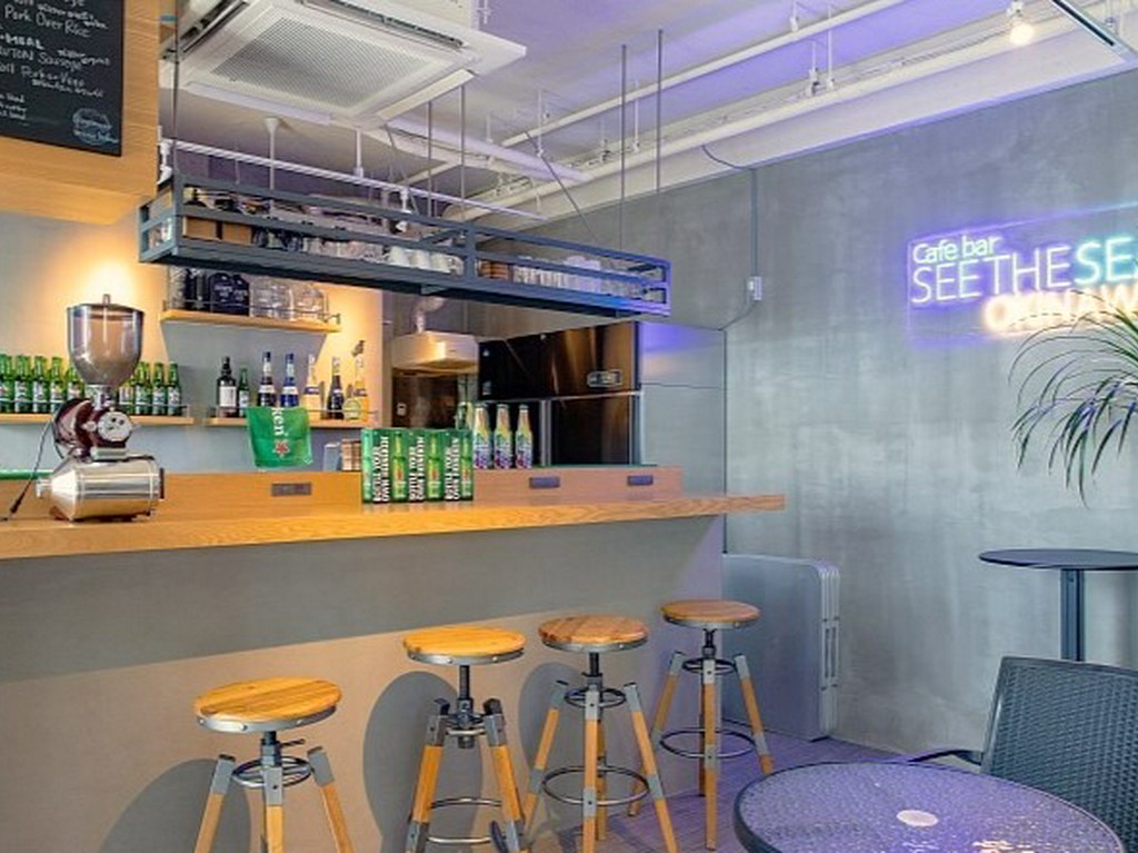 ちょっと大人なカフェバーでコーヒータイムやサクッとお仕事も♪