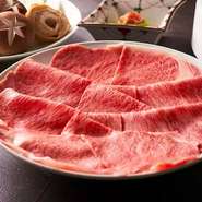 サシの入り方が過剰ではない、赤身の旨味と脂の甘味がバランスの良い「適度な霜降肉」のこと。