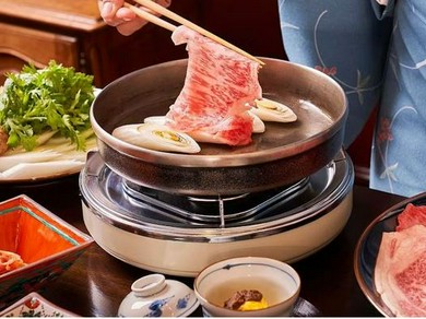落ち着いた雰囲気の中、伝統の味を楽しむ。