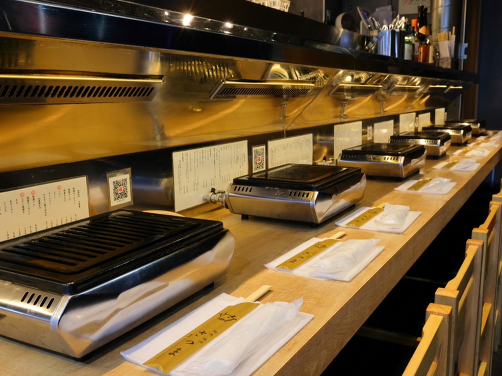 平日の仕事帰り、仕事仲間や先輩と一緒に立ち寄りたい