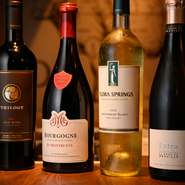 用意するワインは、会員制の「ザ・コンコルド・ワインクラブ」から仕入れ。代表で、多数の著書を出版するソムリエ・渋谷康弘氏が【D-29】のためにと、直接厳選した焼肉にマリアージュするワインが揃う。