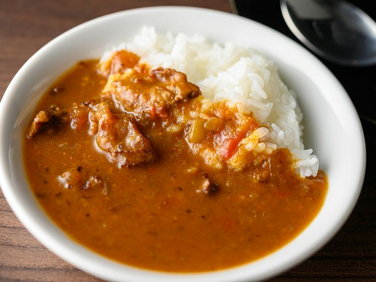 締めにいただく『一口牛すじカレー』