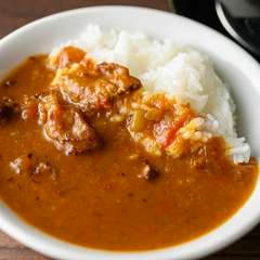 締めにいただく『一口牛すじカレー』