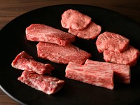 お客様のご要望を伺い、その日のオススメのお肉から厳選してご用意するおまかせコース