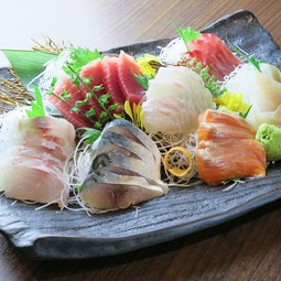 五種の刺身盛り合せ