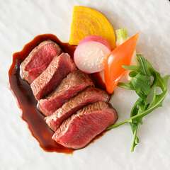 季節の食材を贅沢に使い、旬の滋味をボーダレスな料理で届ける