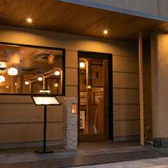 中をのぞきたくなる外観