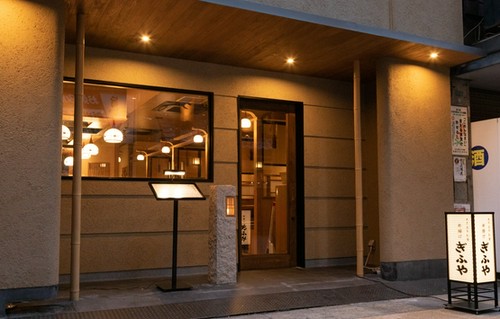 中をのぞきたくなる外観