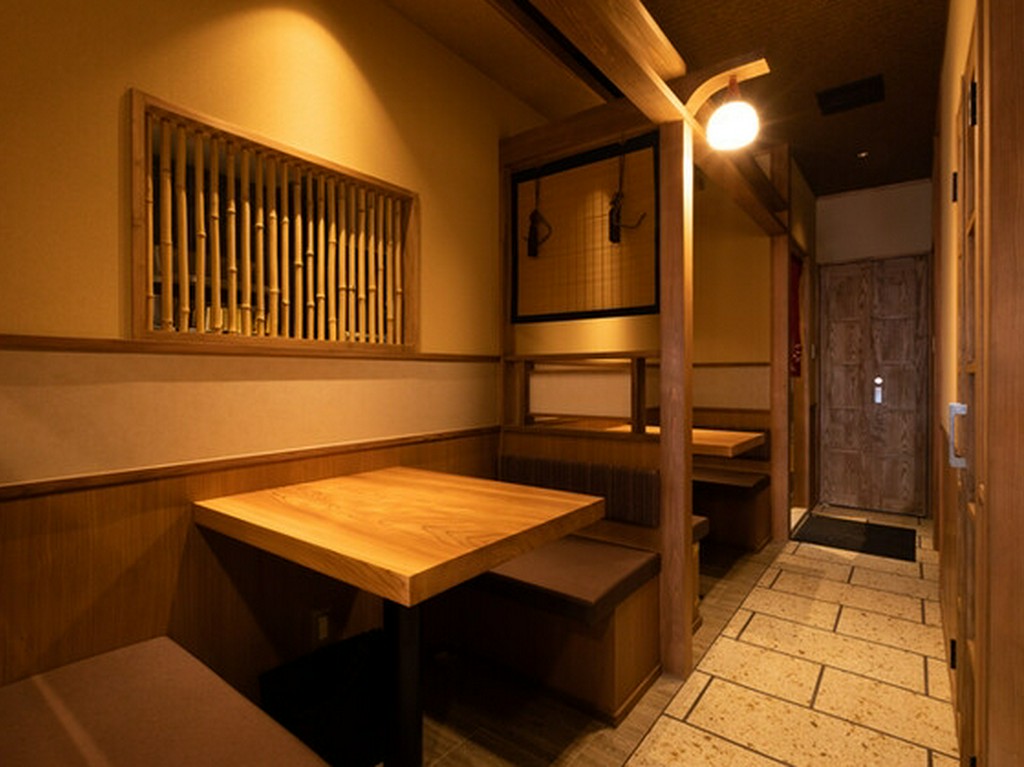 二名のテーブル席でゆっくりくつろげます。