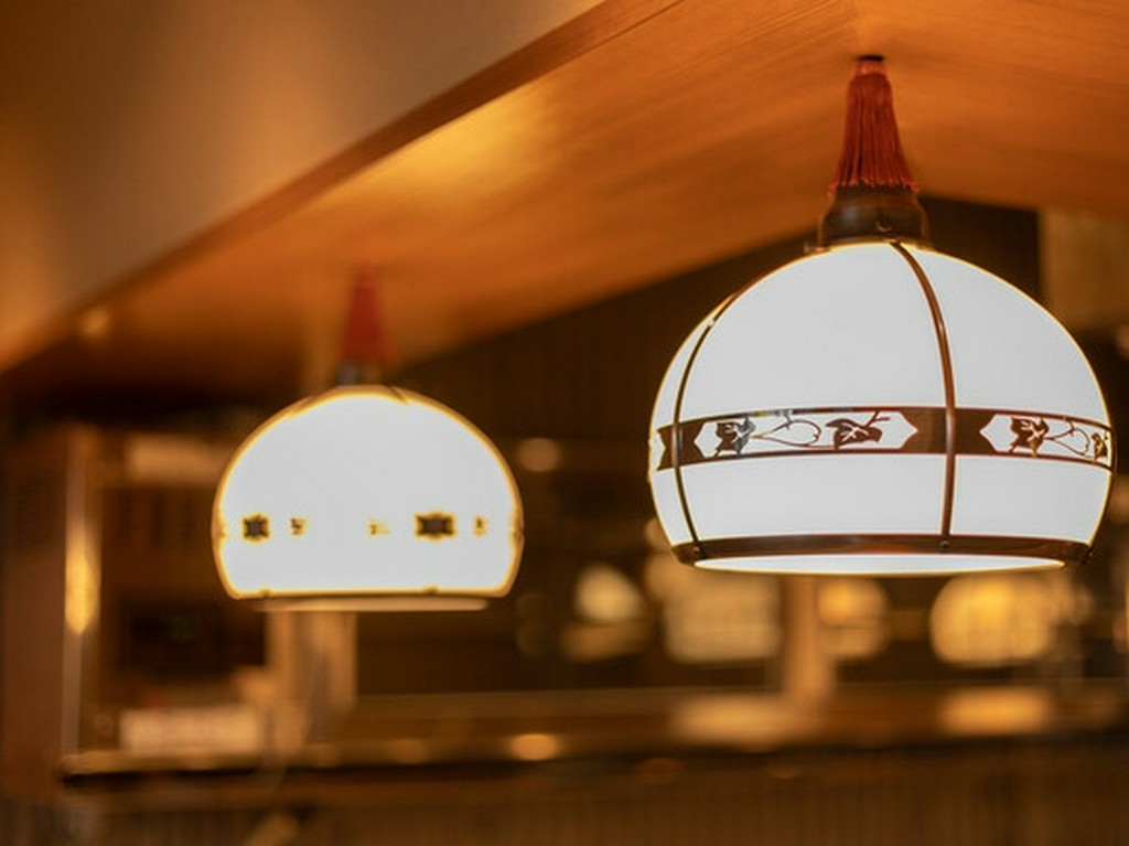 ライトも和風にこだわりました。