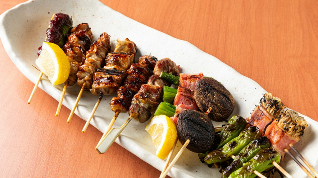 タレにもこだわり、多くのリピーターに愛される『鶏串盛り合わせ（10本）』