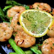 シャキシャキの京都府産九条ネギと味わい鶏を特製ニンニクバター醤油で焼き上げました。

セット　2080円・単品　1880円