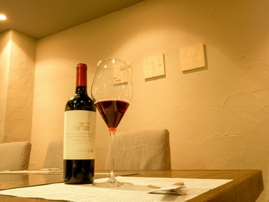 肉をさらに奥深くしてくれる一本。ワインの相談もおまかせ