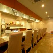 目の前で焼き上がる特選黒毛和牛・厳選神戸ビーフをカウンター席で舌鼓！
