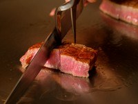 単品　100g 5500円／130g 7150円／160g 8800円
コース100g 8800円／130g 10450円／160g 12100円
セット100g 7700円／130g 9350円／160g 11000円