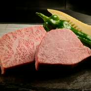 【神戸牛流通推進協議会指定店】メインのお肉は、厳選されたA5ランク黒毛和牛＆きめ細かく入ったサシのA5ランク「神戸ビーフ」を用意。鉄板料理一筋の料理人が確かな目で選び抜いたお肉をライブ感と共に楽しめます。