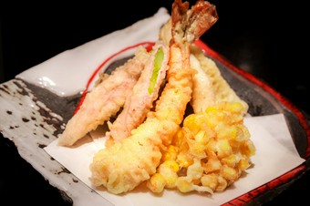 衣がサクサク！職人技がキラリと光る名品『天ぷら各種』